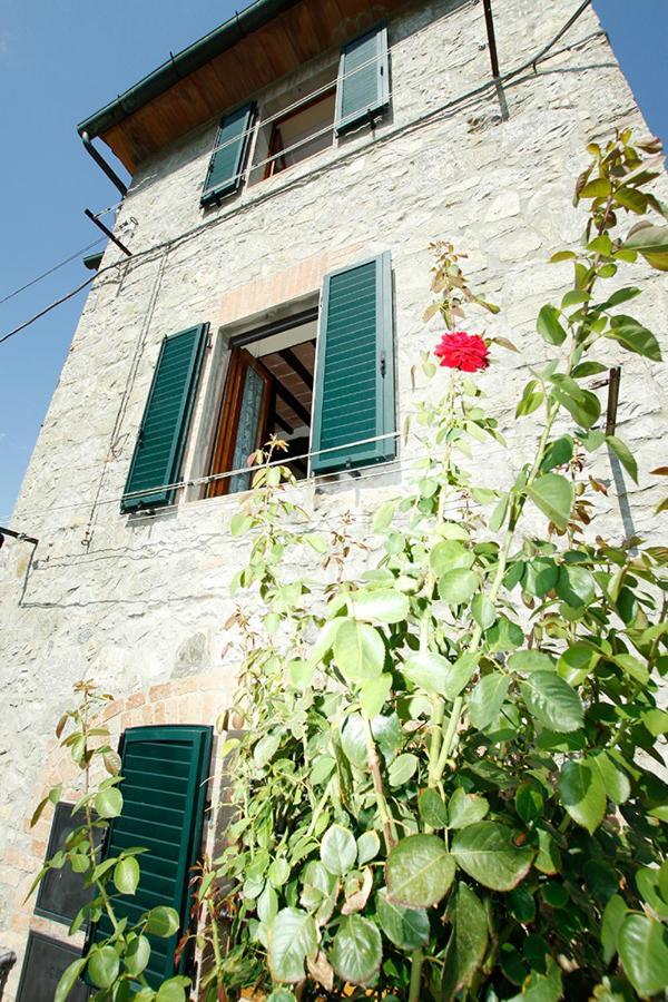 Tower Caratteristico In Pietra *