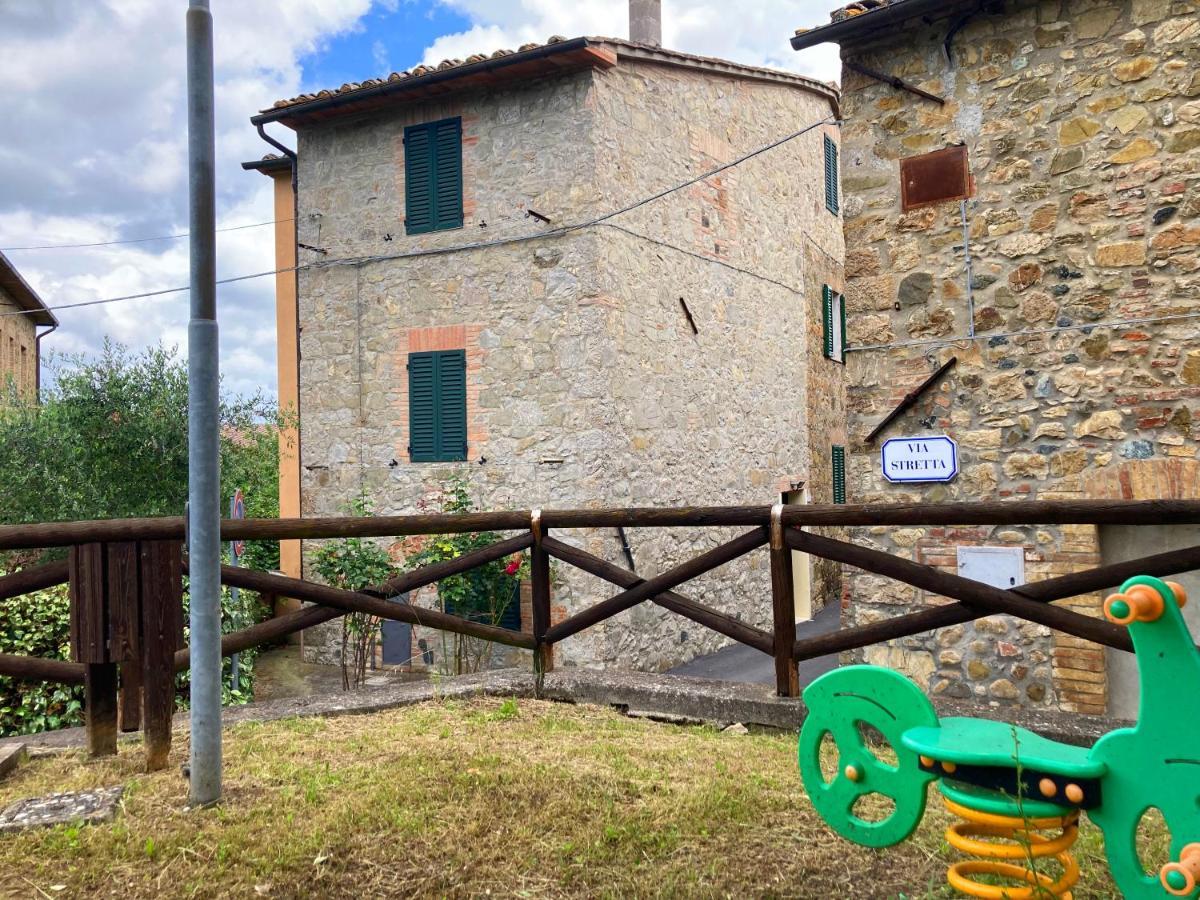 Tower Caratteristico In Pietra